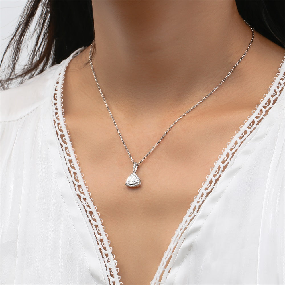 Scarabeaus 1.0 Carats VVS1 Moissanite Pendant Necklace for Women