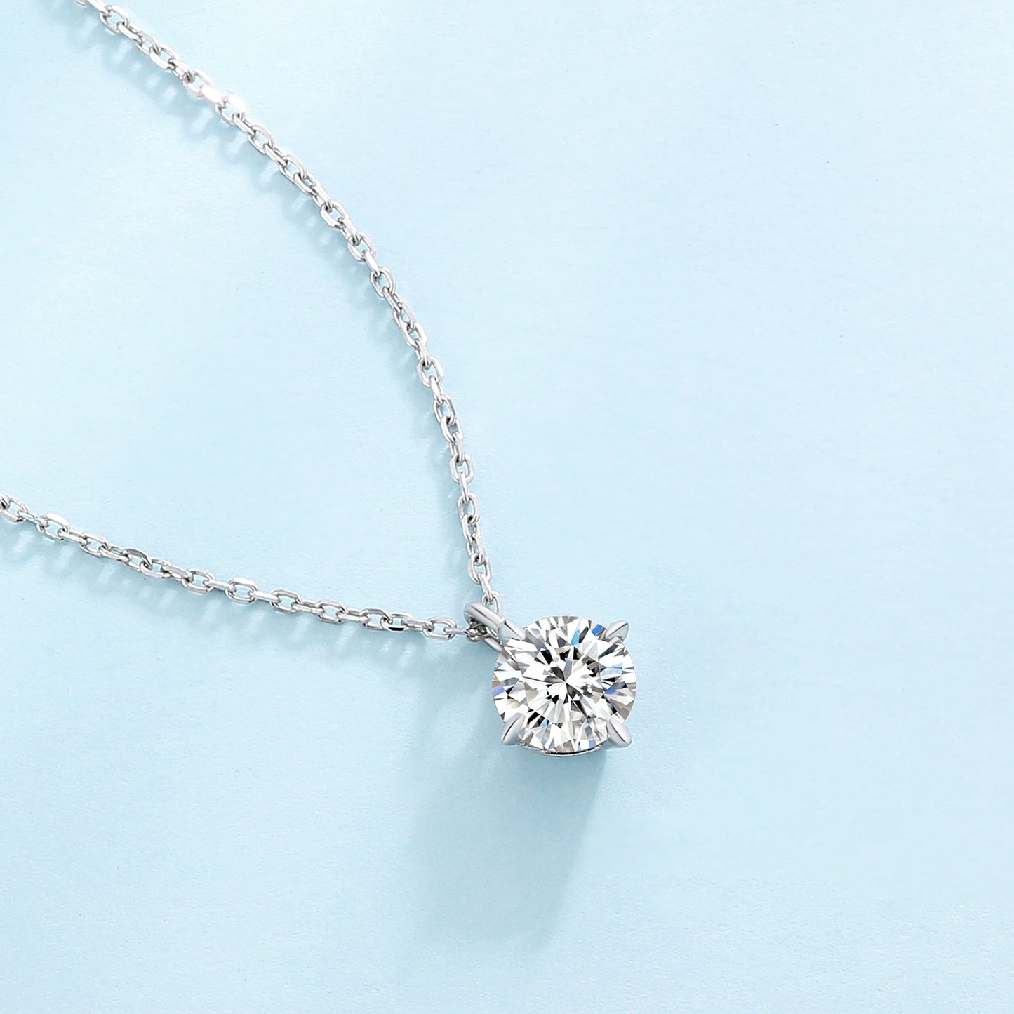 Scarabeaus 1.0 Carats VVS1 Moissanite Round Pendant Necklace for Women
