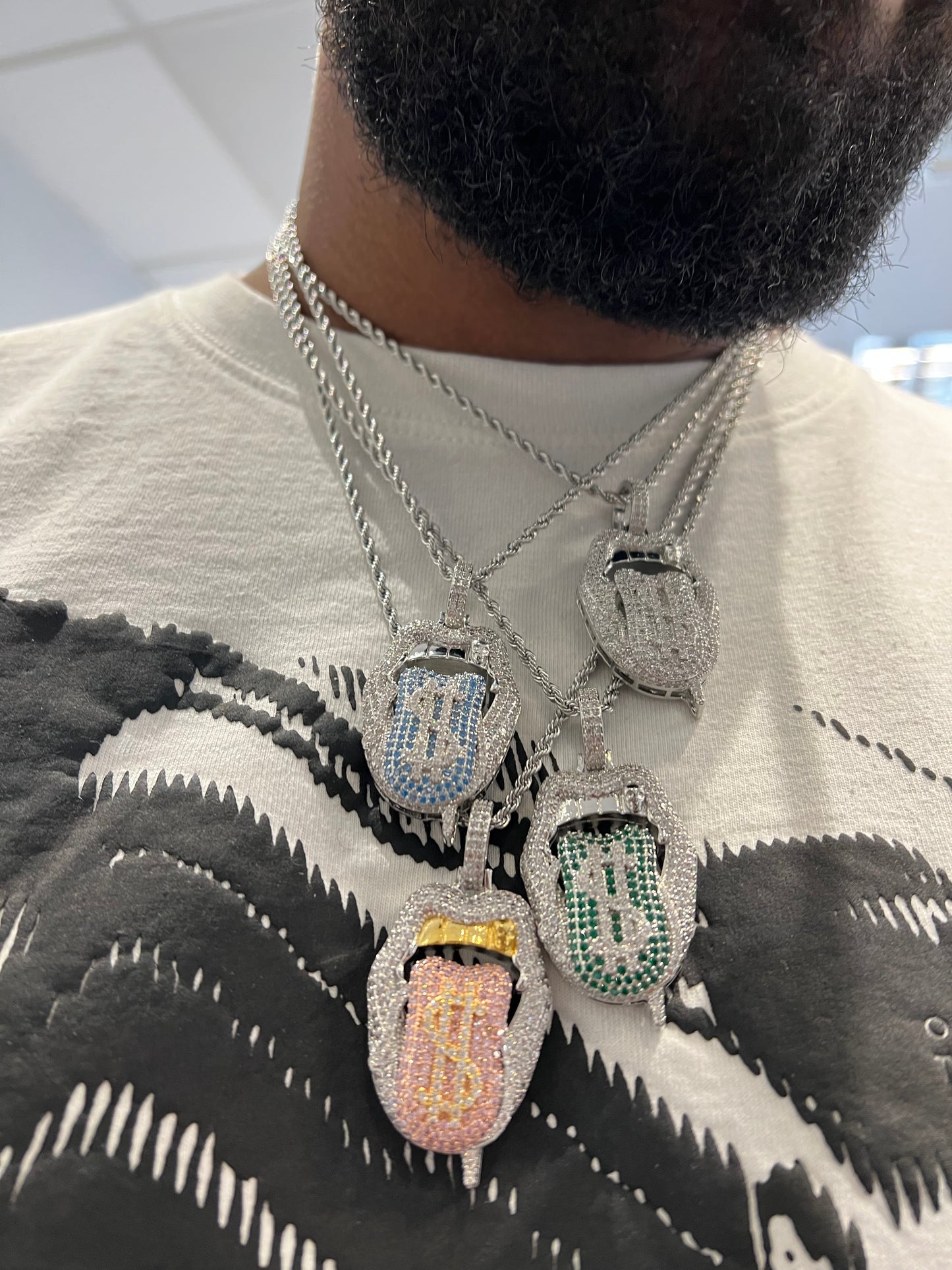 Scarabeaus : THE MONEY TONGUE PENDANT