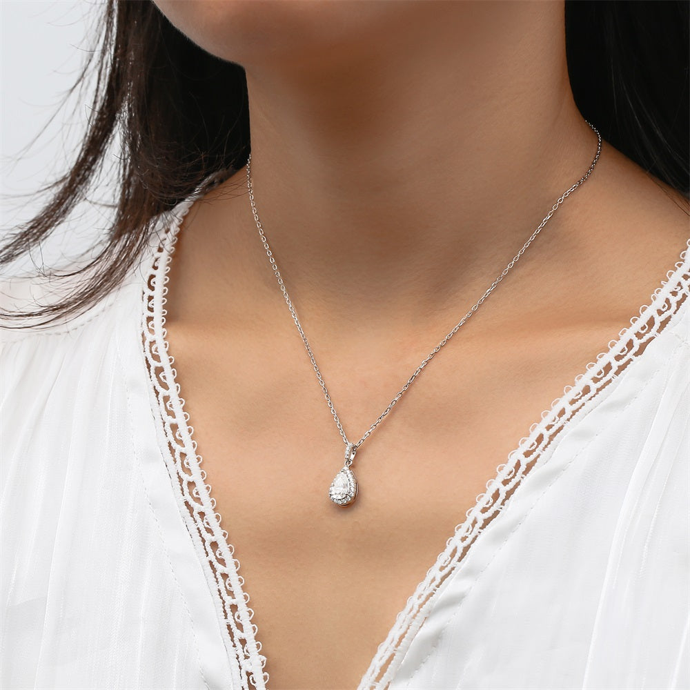Scarabeaus 1.0 Carats VVS1 Moissanite Pendant Necklace for Women